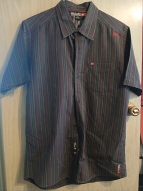 Quiksilver Men's Button Up Black/Red/Grey Stripes Short Sleeved Shirt Sz Medium